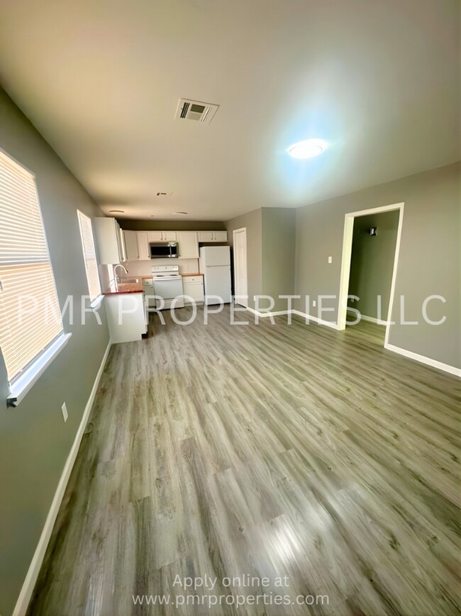 Building Photo - 3 Bedrooms - 2 Baths House