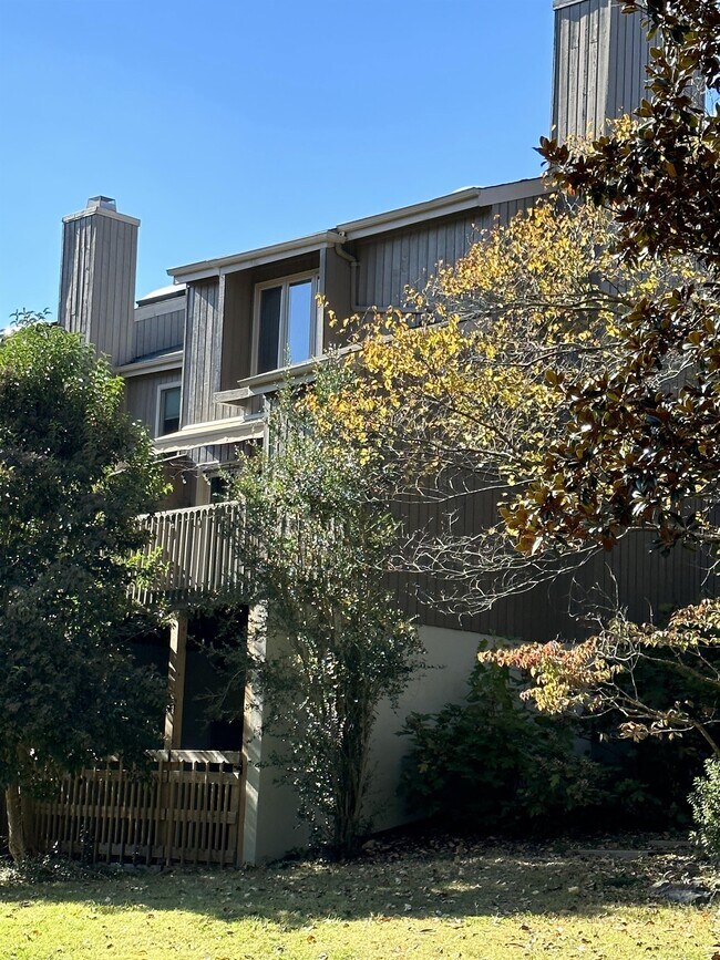 Building Photo - 8 Weybridge Pl