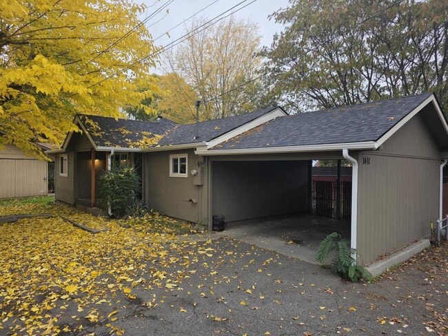 Building Photo - 1411 SW G St