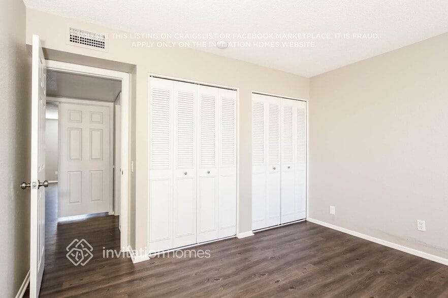 Building Photo - 10115 W Sells Dr