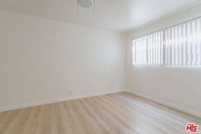 Building Photo - 758 N Hudson Ave