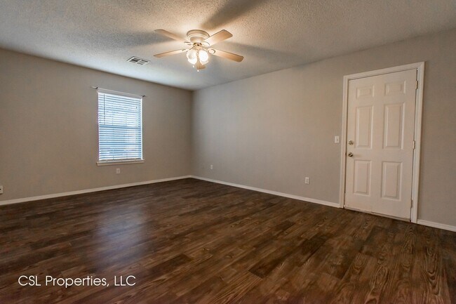 Building Photo - 5909 Samantha St