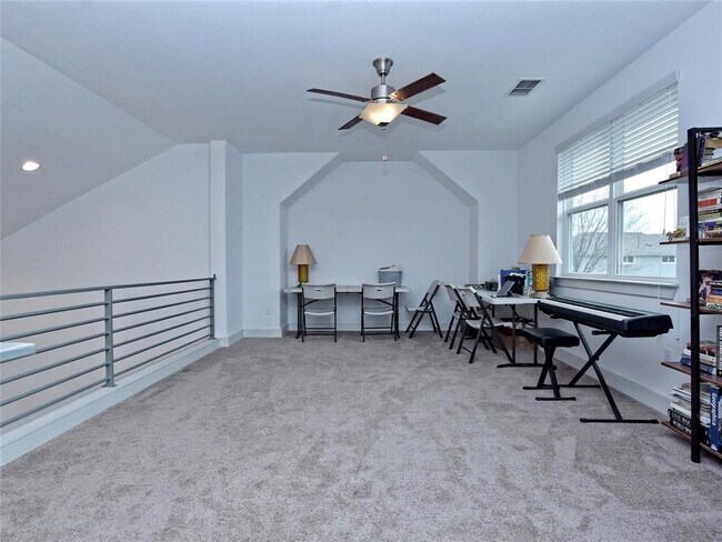 Building Photo - 2225 Maxwell Ln