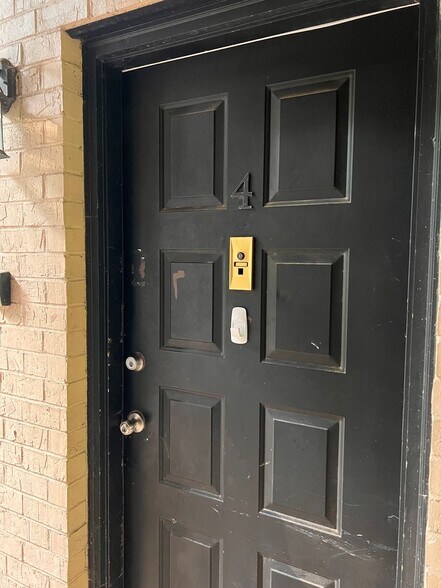 Building Photo - Tiger Inn