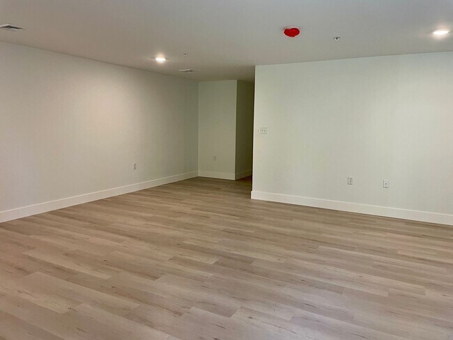 Building Photo - 40 Longfellow Dr