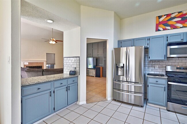 Building Photo - 7407 Creekfield Dr