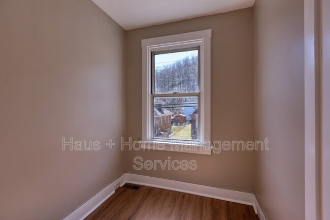 Building Photo - 68 Dewey St