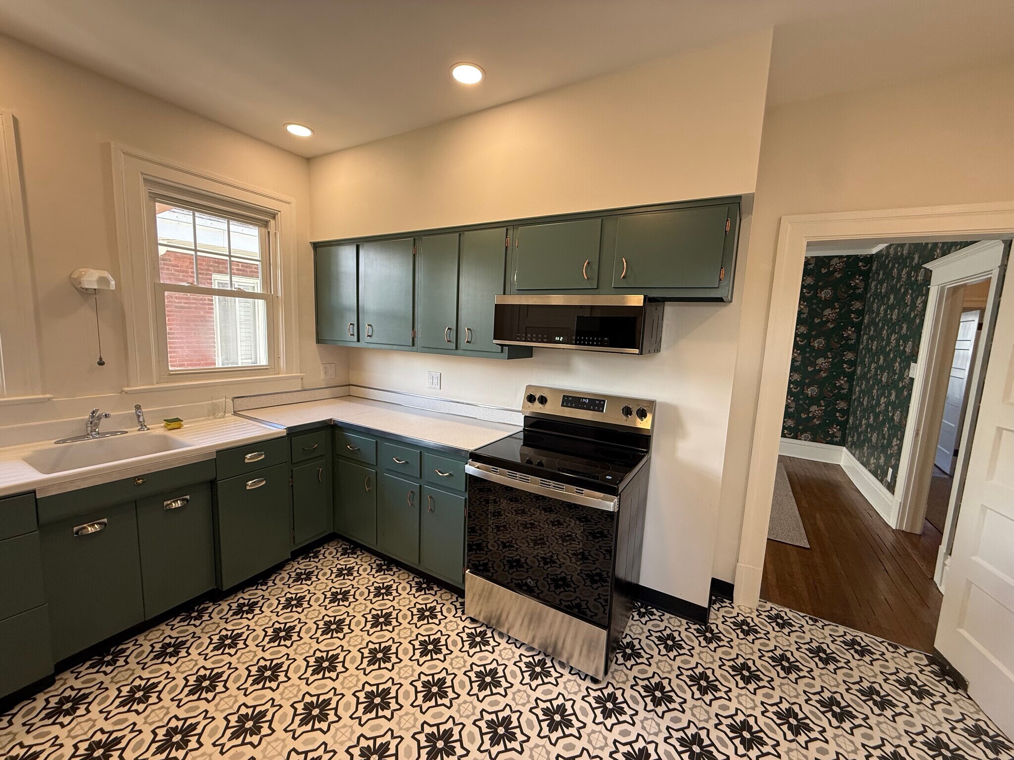 Kitchen - 10 Rockledge Rd