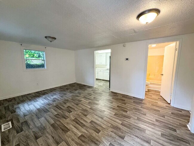 Building Photo - Two-Bedroom Rental in North Hall – Updated...