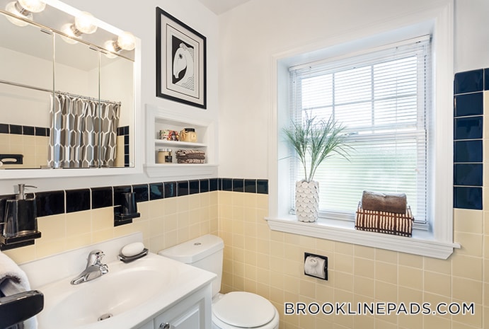 Building Photo - 176 Thornton Rd