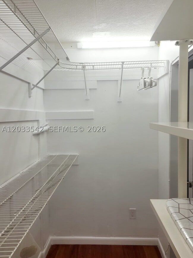 Building Photo - 1100 Alton Rd