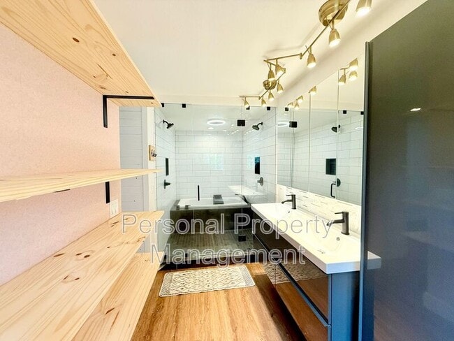 Building Photo - 1335 I St