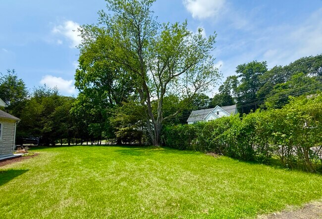 Building Photo - 10 Meadowpark Ave W
