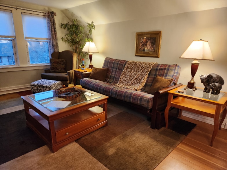 Building Photo - 204 E 3rd Ave