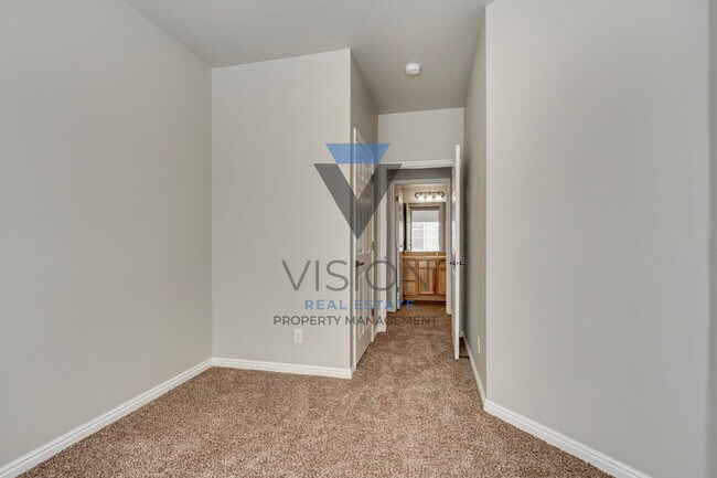 Building Photo - 1077 Canyon Meadow Dr