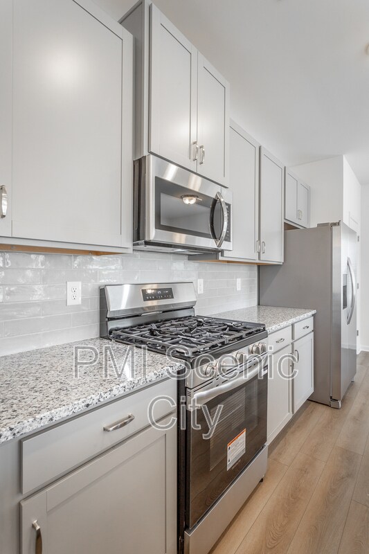 Building Photo - 8836 Meadowvale Ct