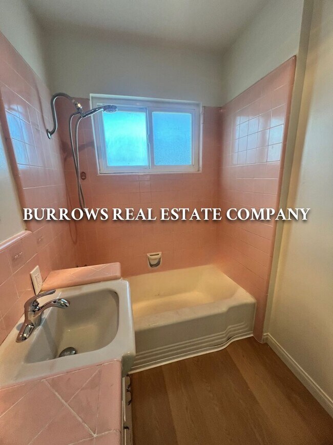 Building Photo - Single story 2 bedroom, 1 bathroom apartment in Ventura