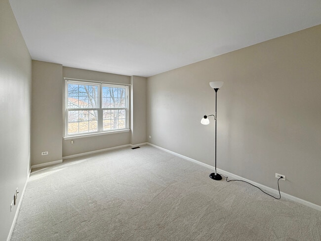 Building Photo - 18421 W Springwood Dr