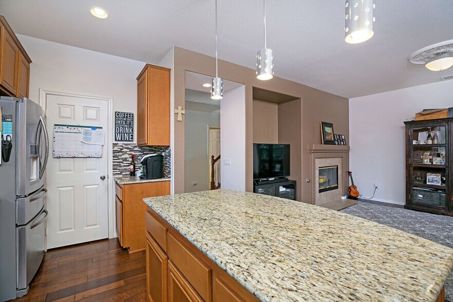 Building Photo - 13325 Via Costanza