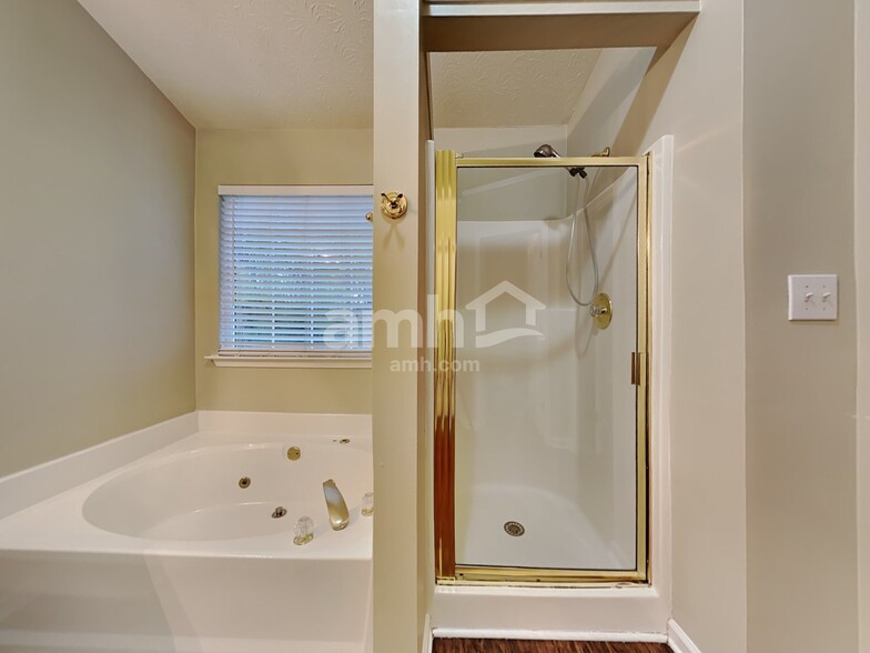 Building Photo - 1364 Lamont Dr SW