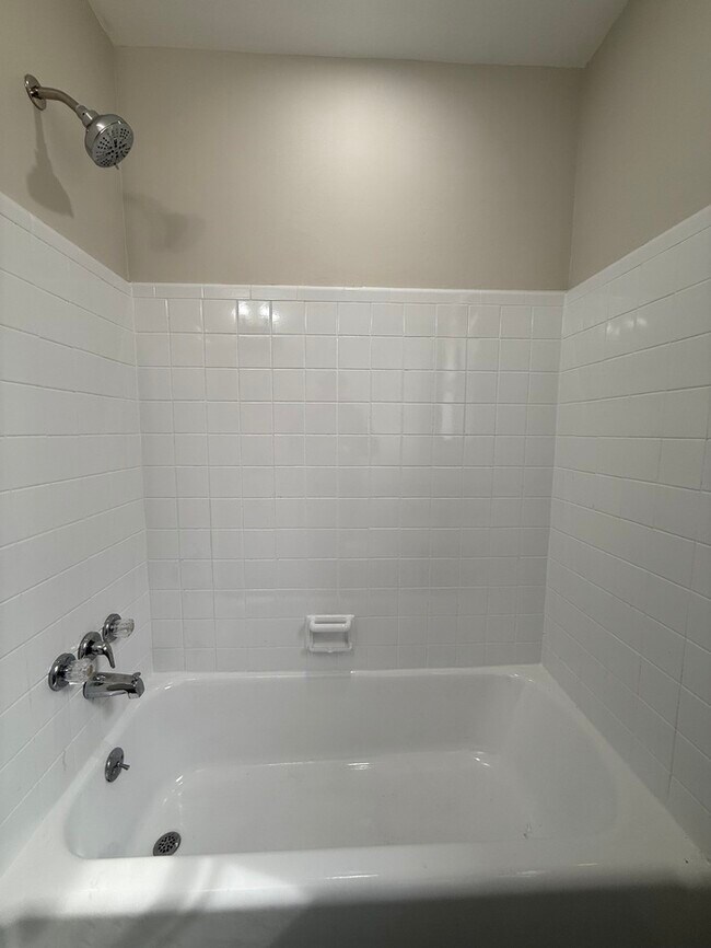 Building Photo - 36 Collins Ln