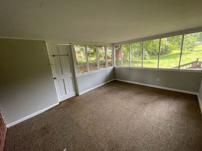 Building Photo - 3 bedroom 1.5 bath house available!   Large yard!