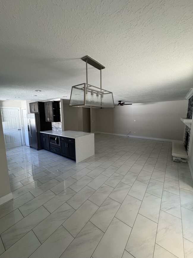 Building Photo - 3102 Shady Pine Ave