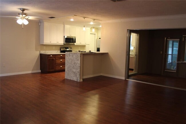Building Photo - 3125 S Lockwood Ridge Rd