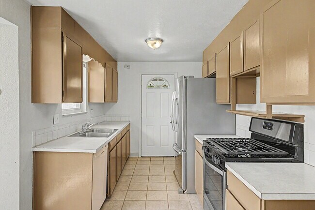 Building Photo - 2519 Danbury Dr