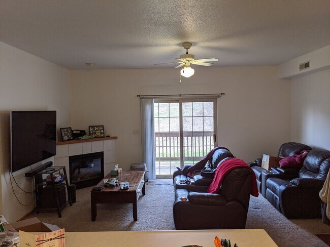 Building Photo - Rory 2270