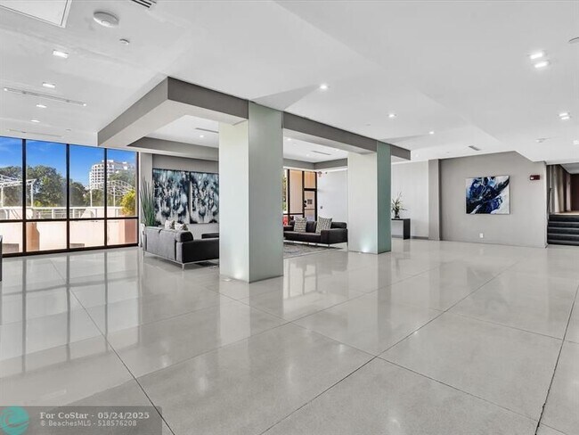 Building Photo - 20379 W Country Club Dr