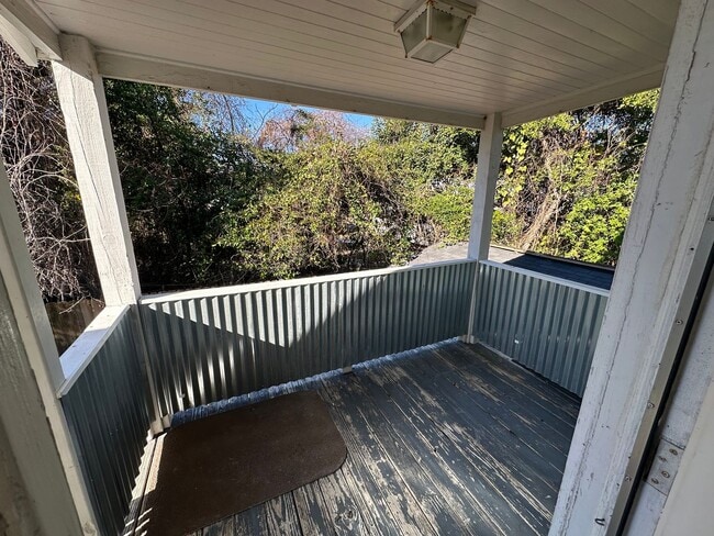 Building Photo - Cozy 2 bedroom