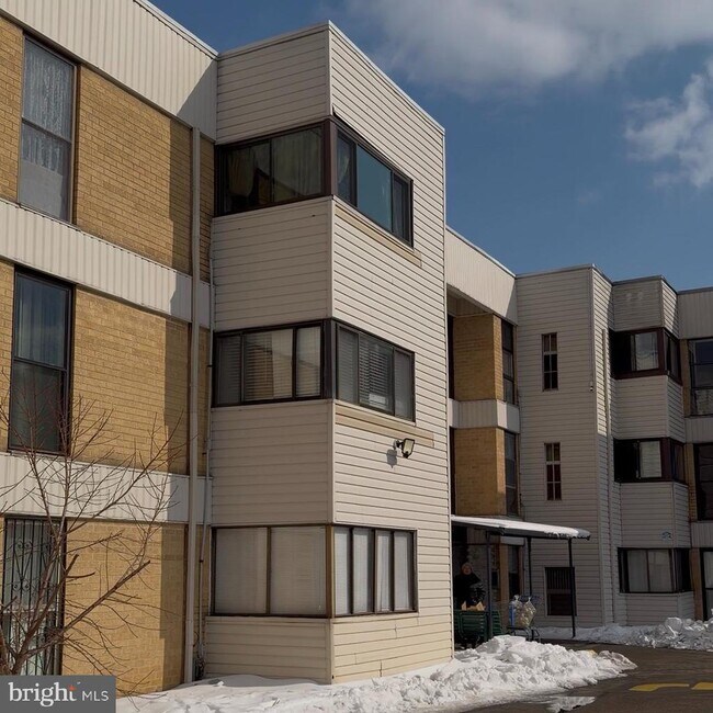 Building Photo - 2628 Welsh Rd