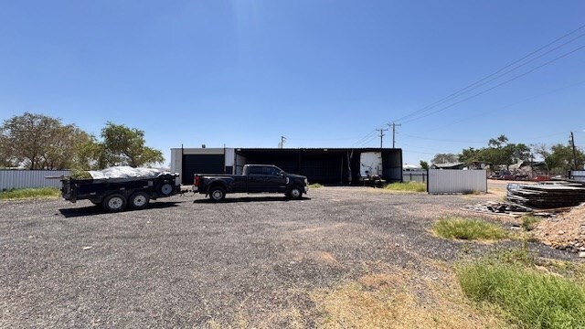 Building Photo - 6015 N Golder Ave