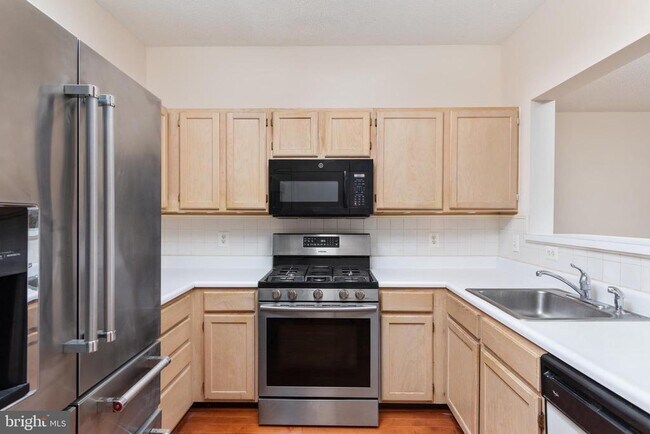 Building Photo - 1705 Lake Shore Crest Dr
