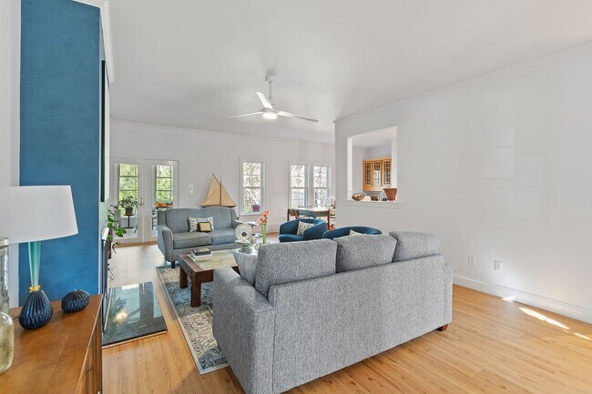 Building Photo - Amazing home in sought-after Winding River Plantation