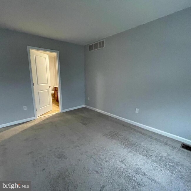 Building Photo - 129 Winterberry Way