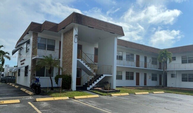 Building Photo - 1007 N 19th Ave