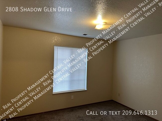 Building Photo - Modesto 2 Bedroom 2 Bath Duplex