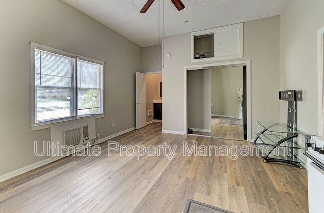 Building Photo - 5746 Marguerite Dr