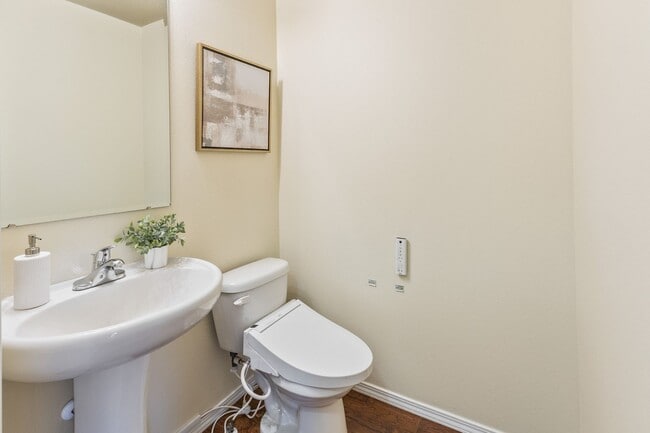 Building Photo - Cute Caldwell Home
