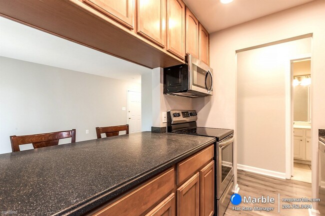 Building Photo - 2 br, 1 bath Condo - 120 Westwick Ct Unit 4