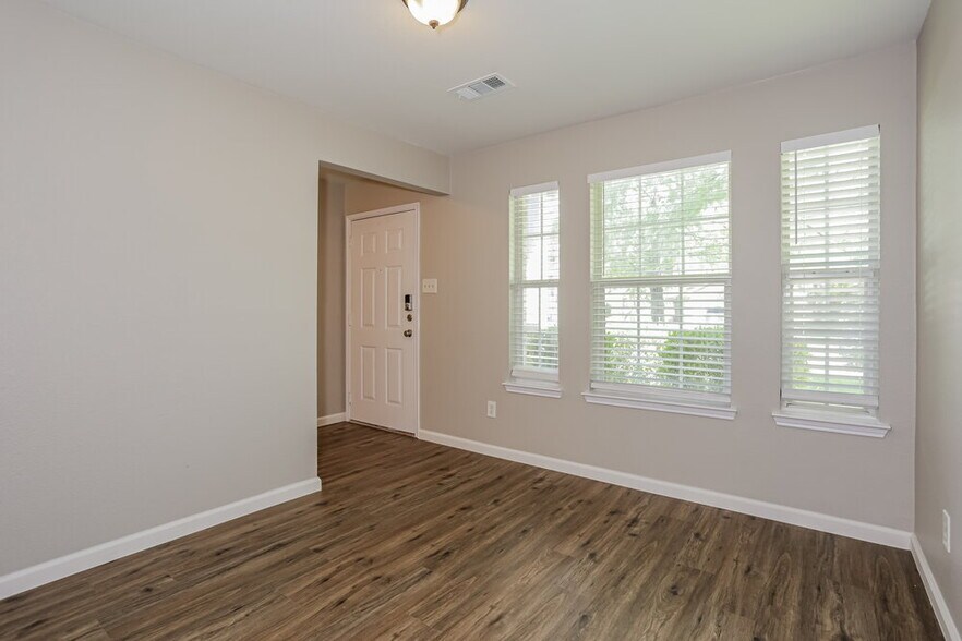 Building Photo - 2847 Park Pl Dr