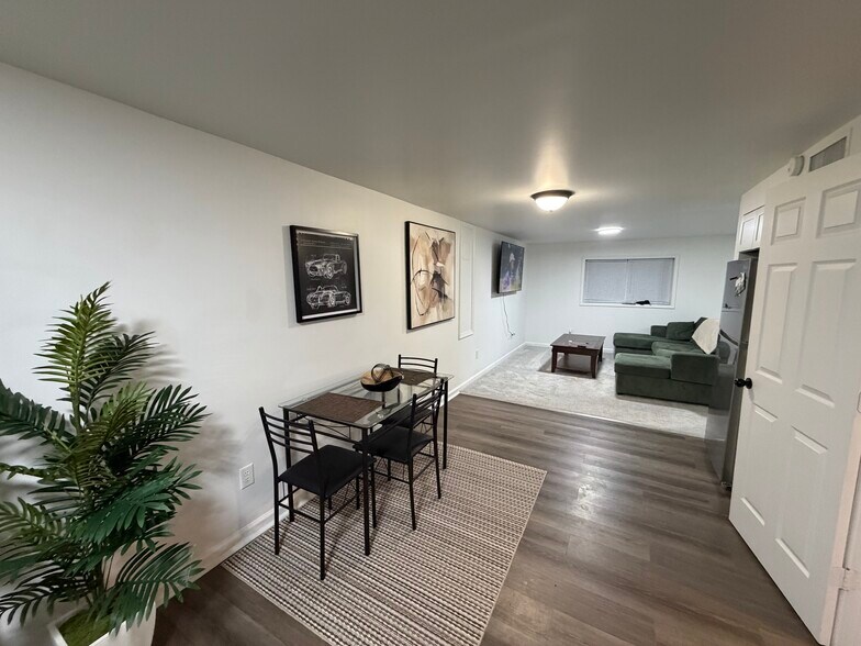 Building Photo - 1305 Ashbourne Dr