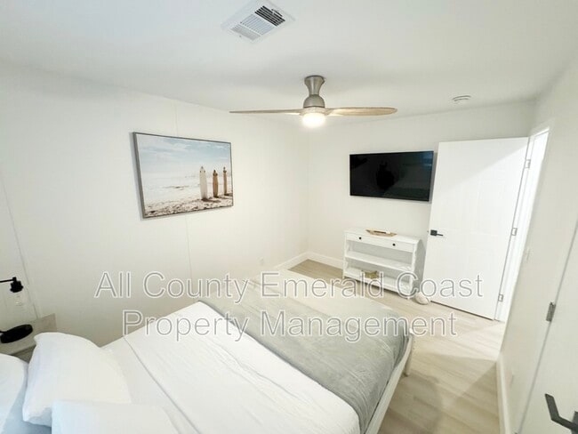 Building Photo - 444 Montigo Ave N