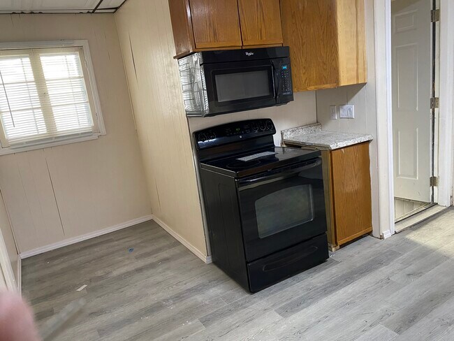 Building Photo - 127 Selye Terrace