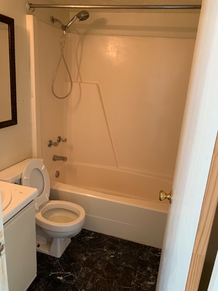 Building Photo - 1390 Hunters Rd