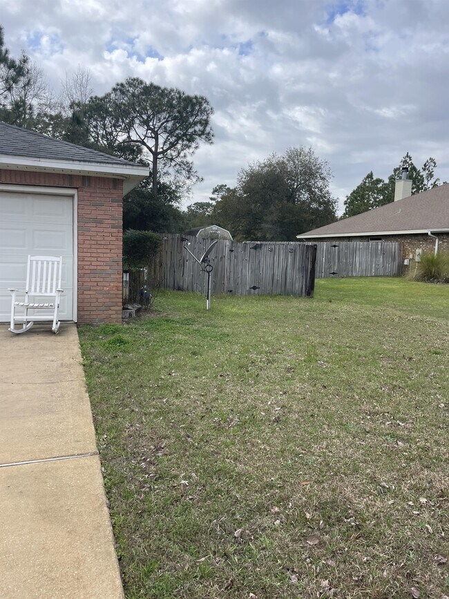 Building Photo - 2381 Hilton Dr
