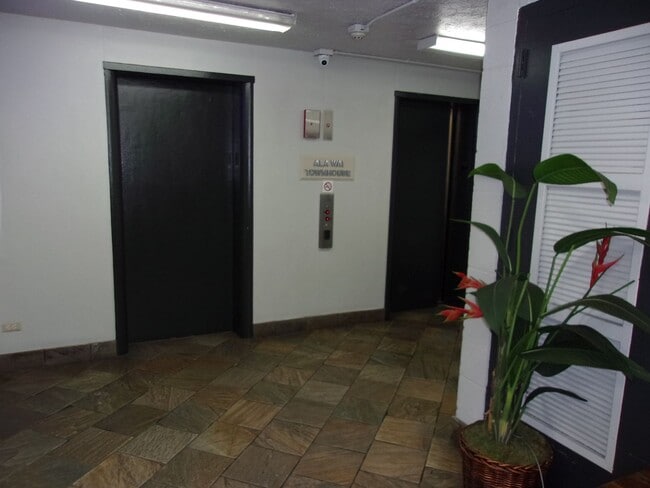 Building Photo - C0386 - ALA WAI TOWNHOUSE
