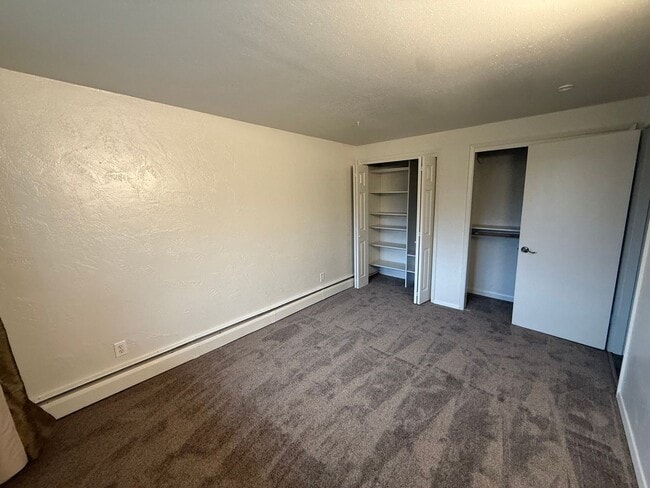 Building Photo - 816 W 23rd Ave